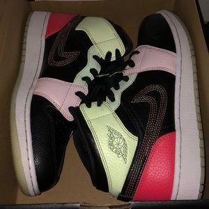 Air Jordan 1 mids